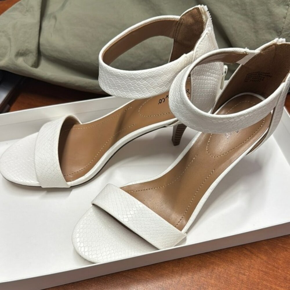 Style & Co White Strappy Paycee Dress Sandals. Sz 7. 2-3/4” wrapped heels.